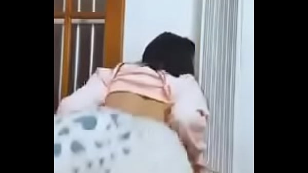 Novinha gostosa da raba super grande dan&ccedil;ando funk com short curto gostosa big ass