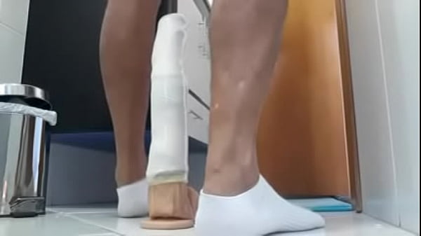 Download Video - Socando consolo muito comprido no meu cu&comma; e aguentando tudo dentro 33cm&comma;Que del&iacute;cia&commat;&excl;&excl;&excl;&excl;