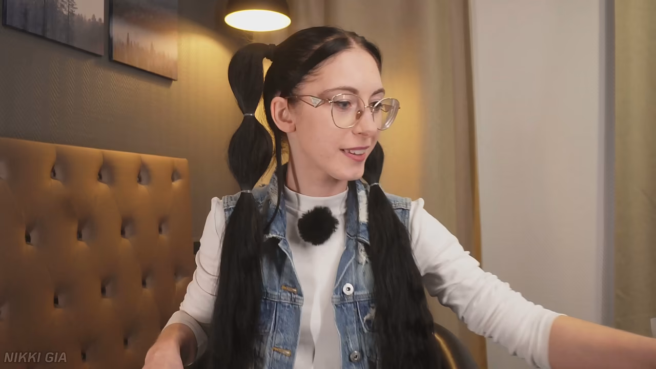 She'_ll show you how she does the cutest hairstyle ever