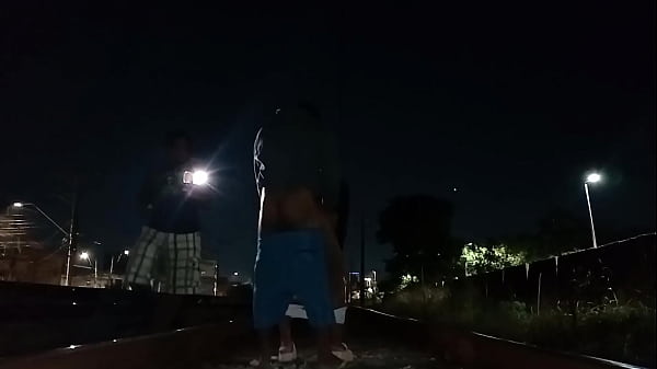 Download Video - ESPOSA TRANSANDO NOS TRILHOS DO TREM AO VIVO