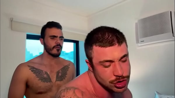 21Cm grosso e 23CM grosso peludo no rabo do bra...