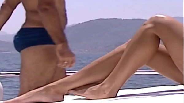 Eduardo Moscovis in swim trunks