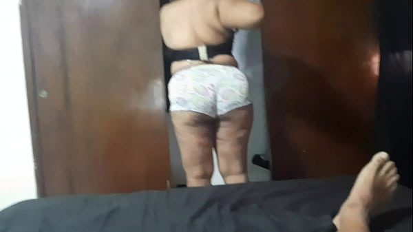 I masturbate watching my Aaunt get dressed