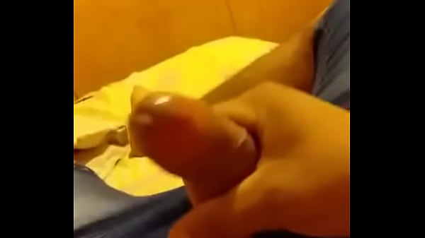 Hombre masturbándose