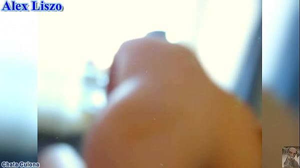 My girlfriend with a big ass gives me sits in front of the sea, she milks me with that huge hard ass, we are not actors, we are a Peruvian couple.