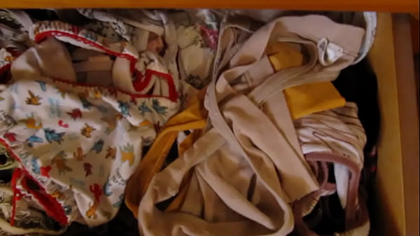 My wife pantydrawer. El cajon de bragas de mi m...