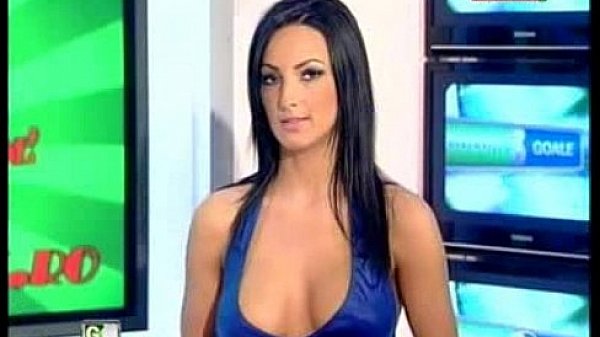 Goluri si goale ep 17 miki si roxana romania naked news