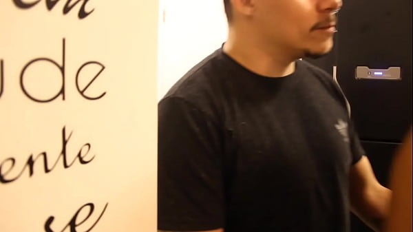 Fedendo gostoso com o marido da amiga