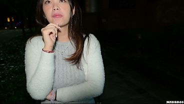 A Wealthy And Pretty Hong Kong Woman Lodges Me In Her Giant Motel And Even Offers Me To Pound Her !!!