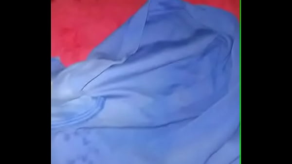 Orinando en la braga de mi prima, mientras ella...