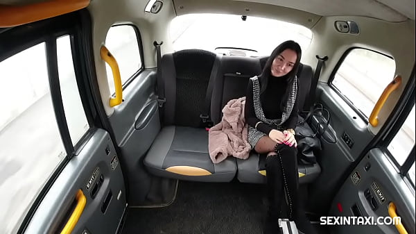 Girl fucks in a taxi without restraint