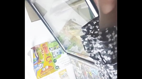 Download Video - Upskirt en la tienda