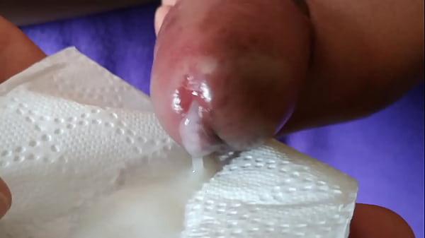 Eyaculando a la camara 2