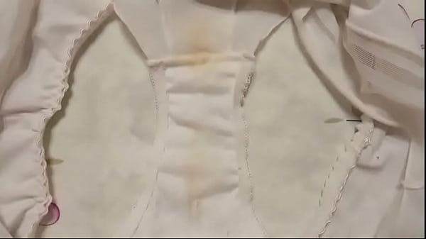 My panties are always dirty and smell at the end of the day