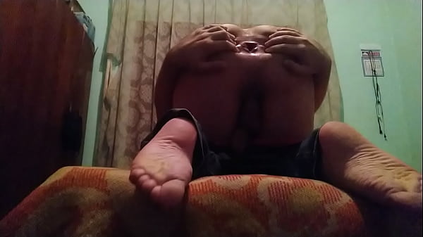 Download Video - Plug e Dildo no cuzinho de quatro