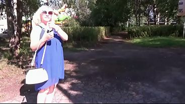 Sexy lady no panties - Flashing pussy on walk