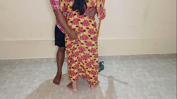 aunty who is wiping the room was sucked up and fucked! Desi XXX Sex in clear Hindi voice