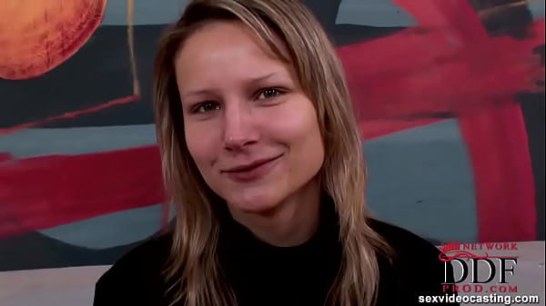Natural beauty Samantha Jolie strip tease!