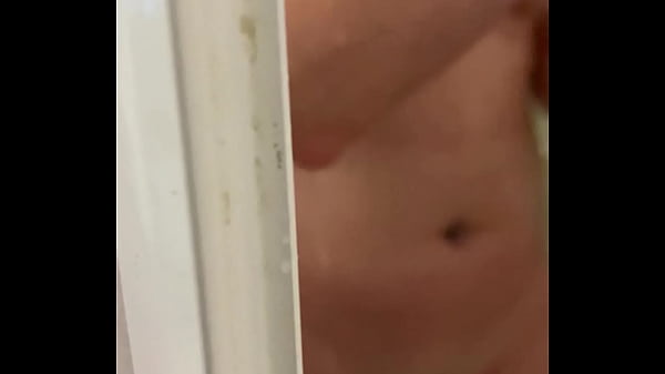 Dans ma douche qui veut me rejoindre? Bisous de nous bonne soirée