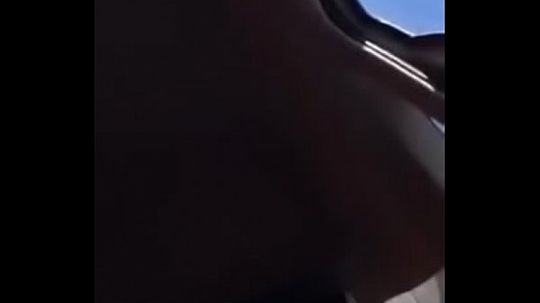 Cogiendome a la Vecina en los asientos de atras