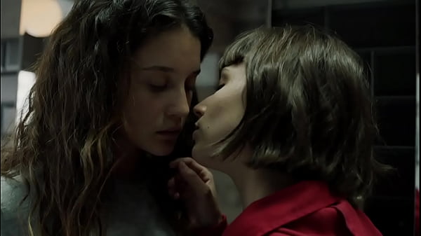 Download Video - Money Heist S1 Ep8 - Kiss between Mar&iacute;a Pedraza &Uacute;rsula Corbero