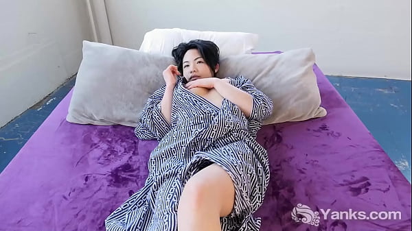 Yanks Amateur Asian Hope Gold Playing With Her Pussy