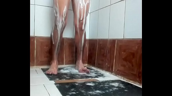 Download Video - Masturbandome en la ducha