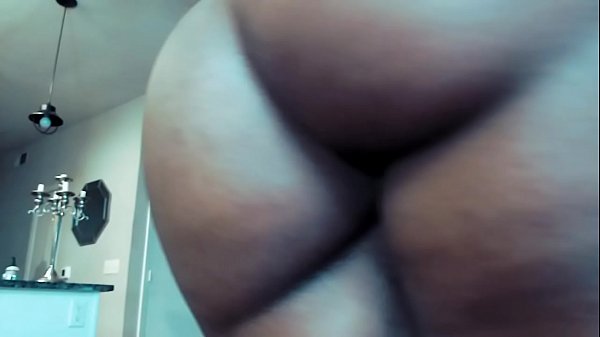 Kurviges Schwarzes Mädchen Mit Einem Riesigen Arsch ....