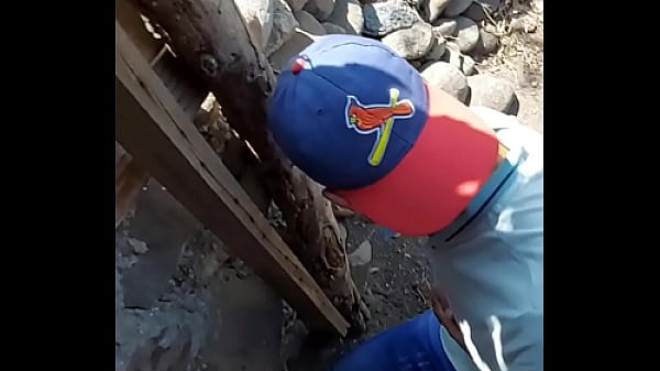 Me lo cogí en la choza de un monte