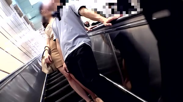 《Personal shooting》 Adult scene of P active beauty female college student ● Shooting. Sweaty and middle-aged Ji ● Nasty big butt who devours Po continuously cum straddling raw SEX (first outflow)