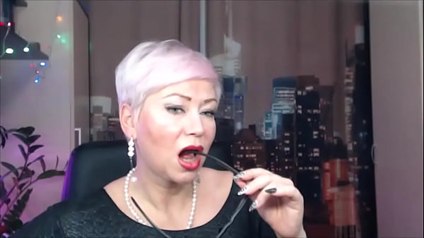 Adult girls also love to suck candies ))