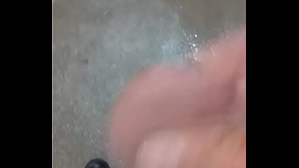 Mi verga sacando lechita calientita