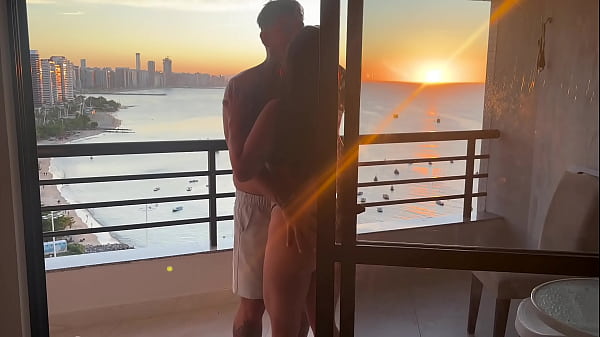 Download Video - Fuder gostoso no p&ocirc;r do sol &eacute; uma del&iacute;cia - COWGIRL