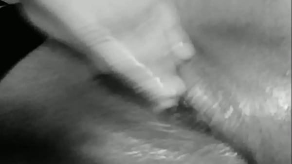 Me masturbo muy rico y termino.