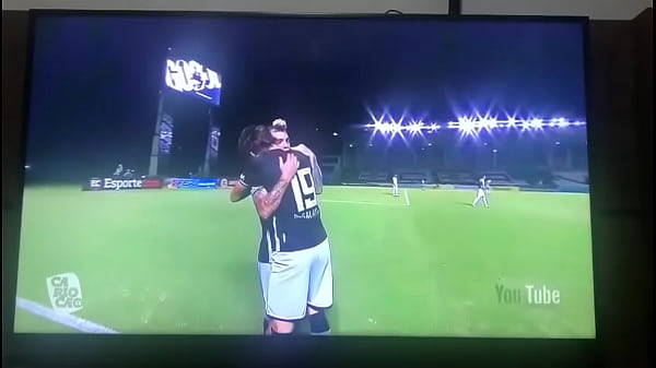 Branquinho do Paraguai gozando na bucetinha do Macaé
