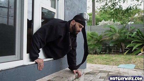 Download Video - Thief got stuck in the window while escaping - gay porn