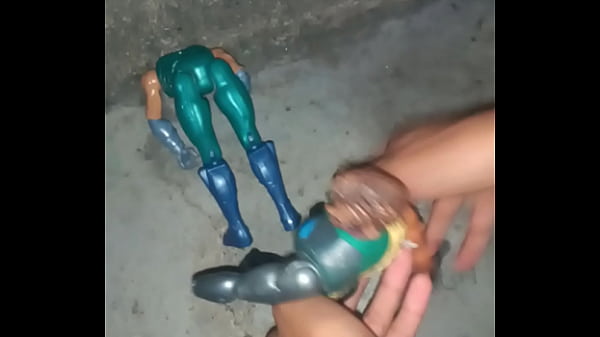 Depois de uma noite cansativa o Max Steel só quer descansar