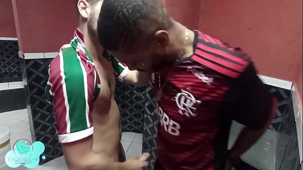 Download Video - Flamenguista perdendo aposta pro Tricolor