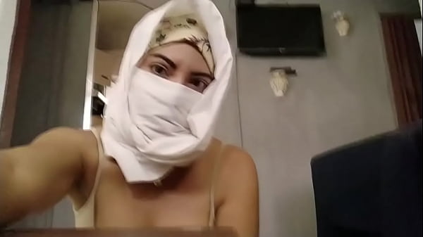 REAL ARAB MASTURBATES AND SHOWS FEET IN NYLON SOCKS IN YOUR FACE! PORN HIJAB ISLAM SQUIRTING