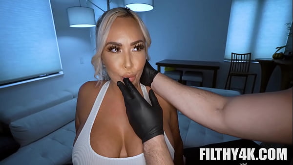 MILF Brought Her Huge Ass For a Massage Peter Green, Callie Brooks