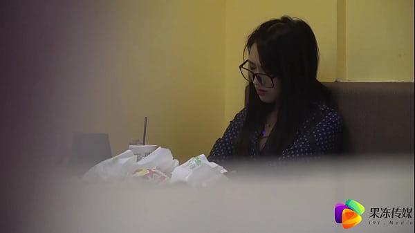 [Domestic] Jelly Media Domestic AV Chinese Original / "Real Shooting Plan 1" Vacuum Egg Shopping, Seduce the Delivery Guy to Do Himself 91CM-024