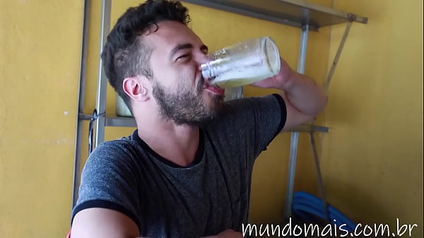 Perdeu a aposta no braço de ferro e teve que dá...