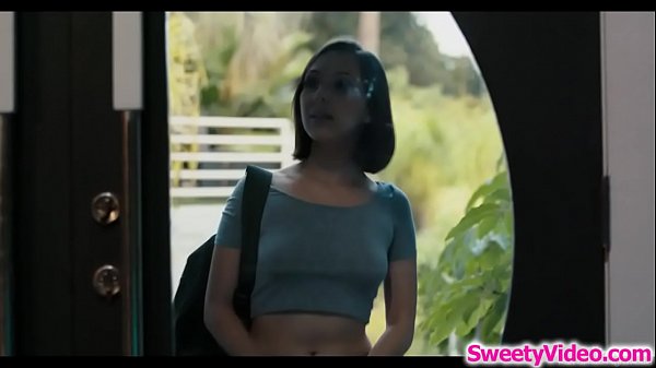 Sexy masseuse scissoring with her lesbian costumer