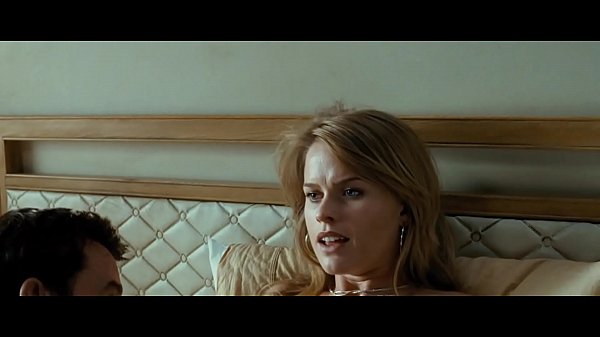 Alice Eve Crossing Over 1080p-01