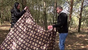 Good fuck in public park - Laura Devis