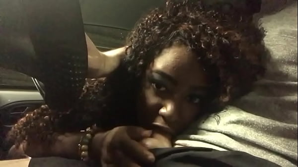 Novinho me faz pagar um boquete perigoso no est...