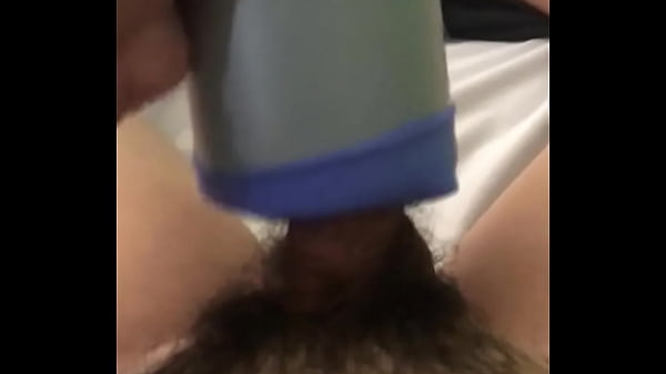 Jeune Bas Fait Une Poche De Chatte