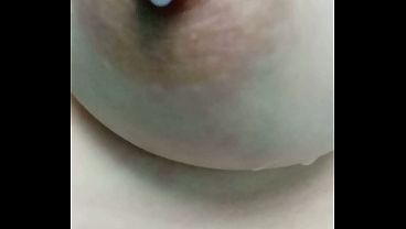 Bombeiro rasgou meu cu no meio com a mangueira cheia de leite adorooo