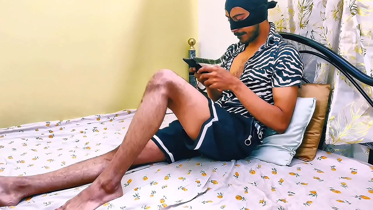 Indian Desi Bhabhi on Cam Showing Boobs