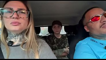 A homeless man gets horny when he gets angry! Unprecedented, he said he was going to give us his ass and pussy at the same time! And in the car, she showed us her big, wet pussy, crazy with lust, eager to fuck.